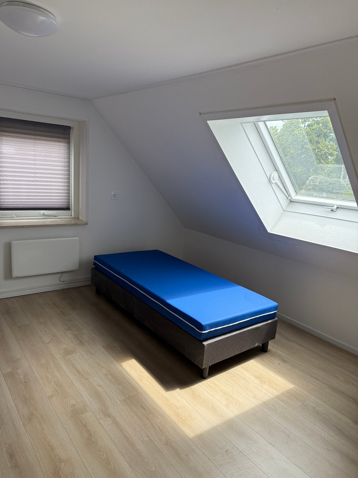 8x bedden te koop, Huis en Inrichting, Slaapkamer | Bedden, Ophalen, 90 cm, Eenpersoons, Zo goed als nieuw