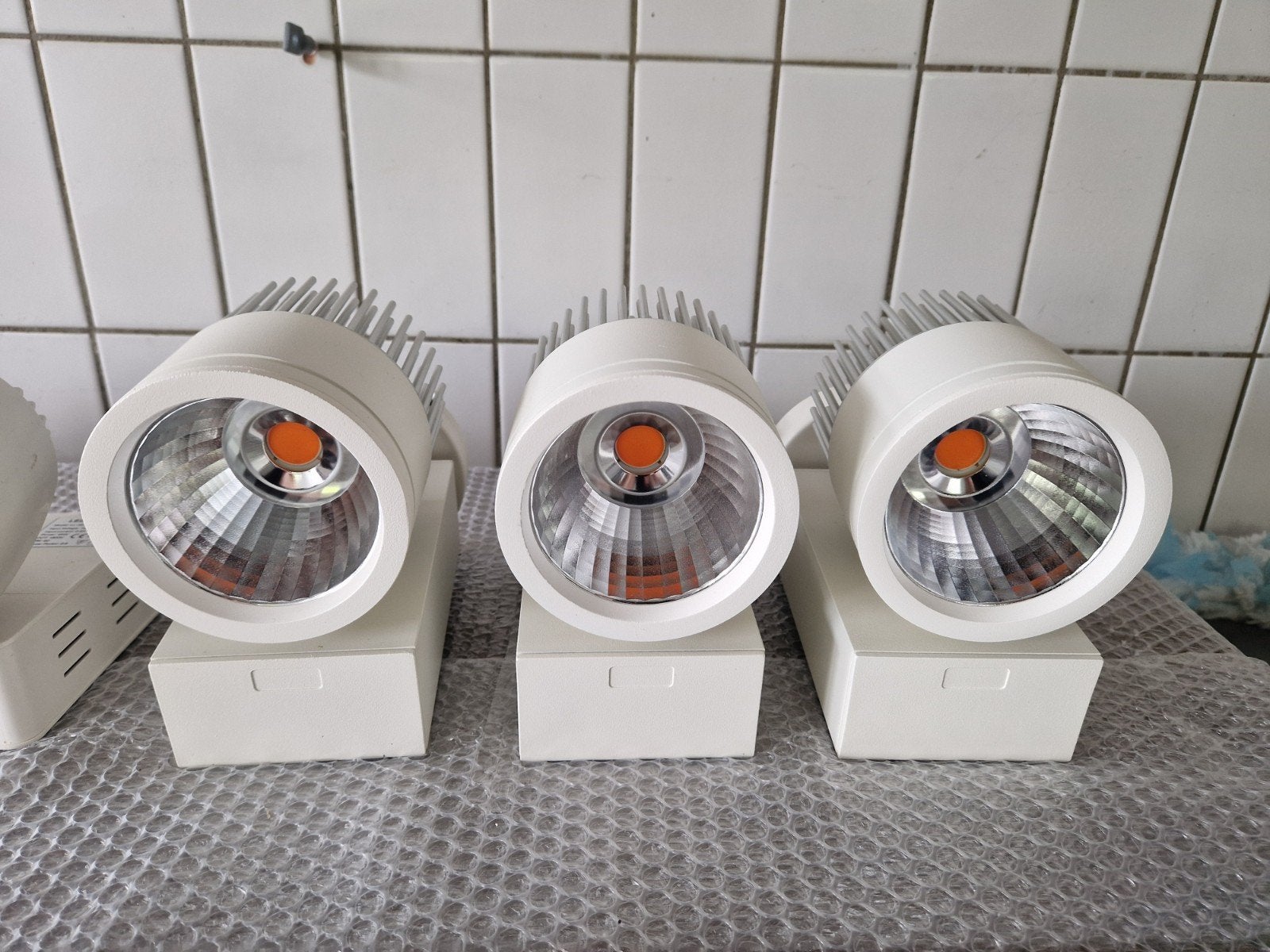 Foto 2 van Vleeslampen diverse maten met 10m geleiderail