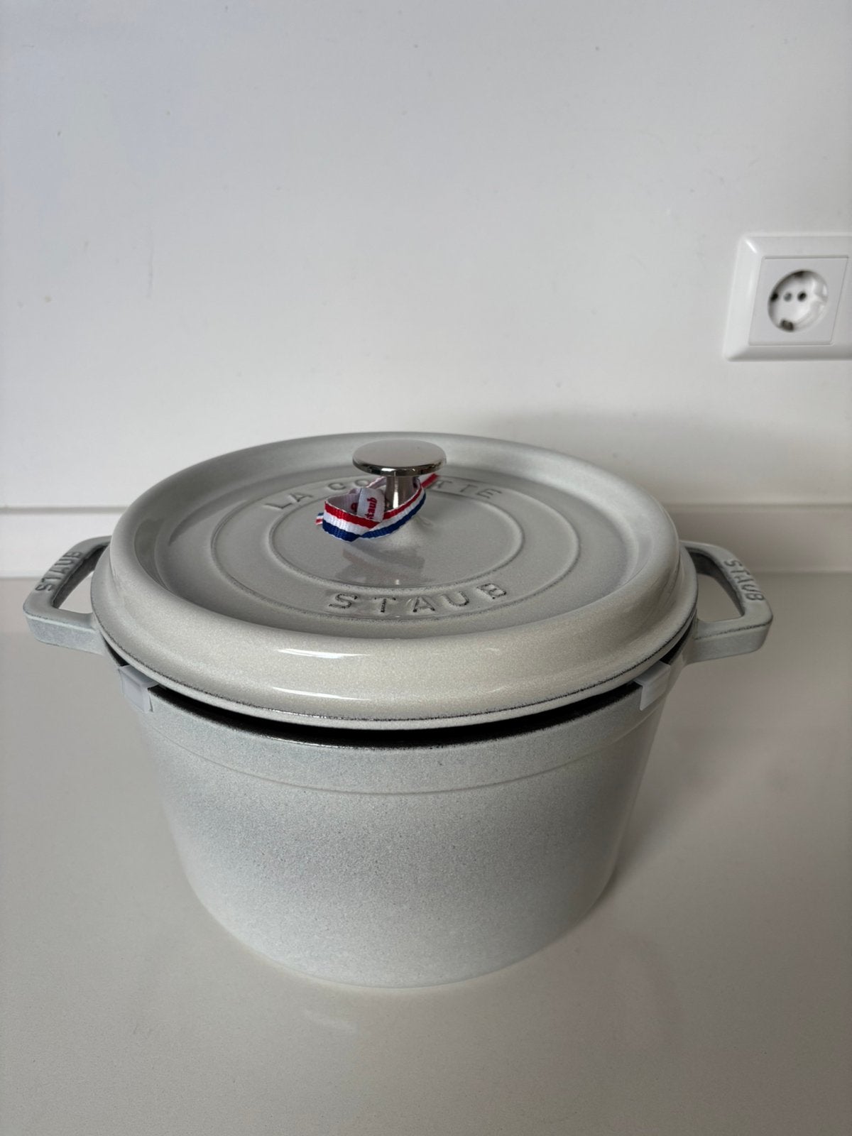 Nieuwe  Staub white Truffle La cocotte stoofpan  Ø24cm., Nieuw, Ophalen of Verzenden, D, Zwilling