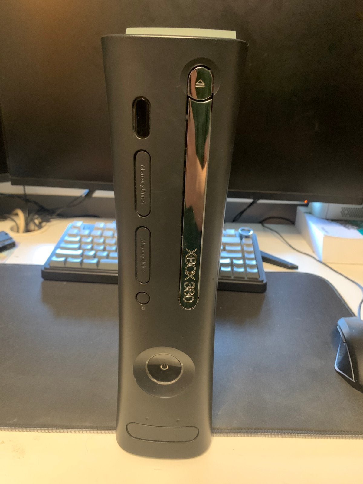 Xbox 360, 360 E, Zo goed als nieuw, Met 1 controller, 20 GB