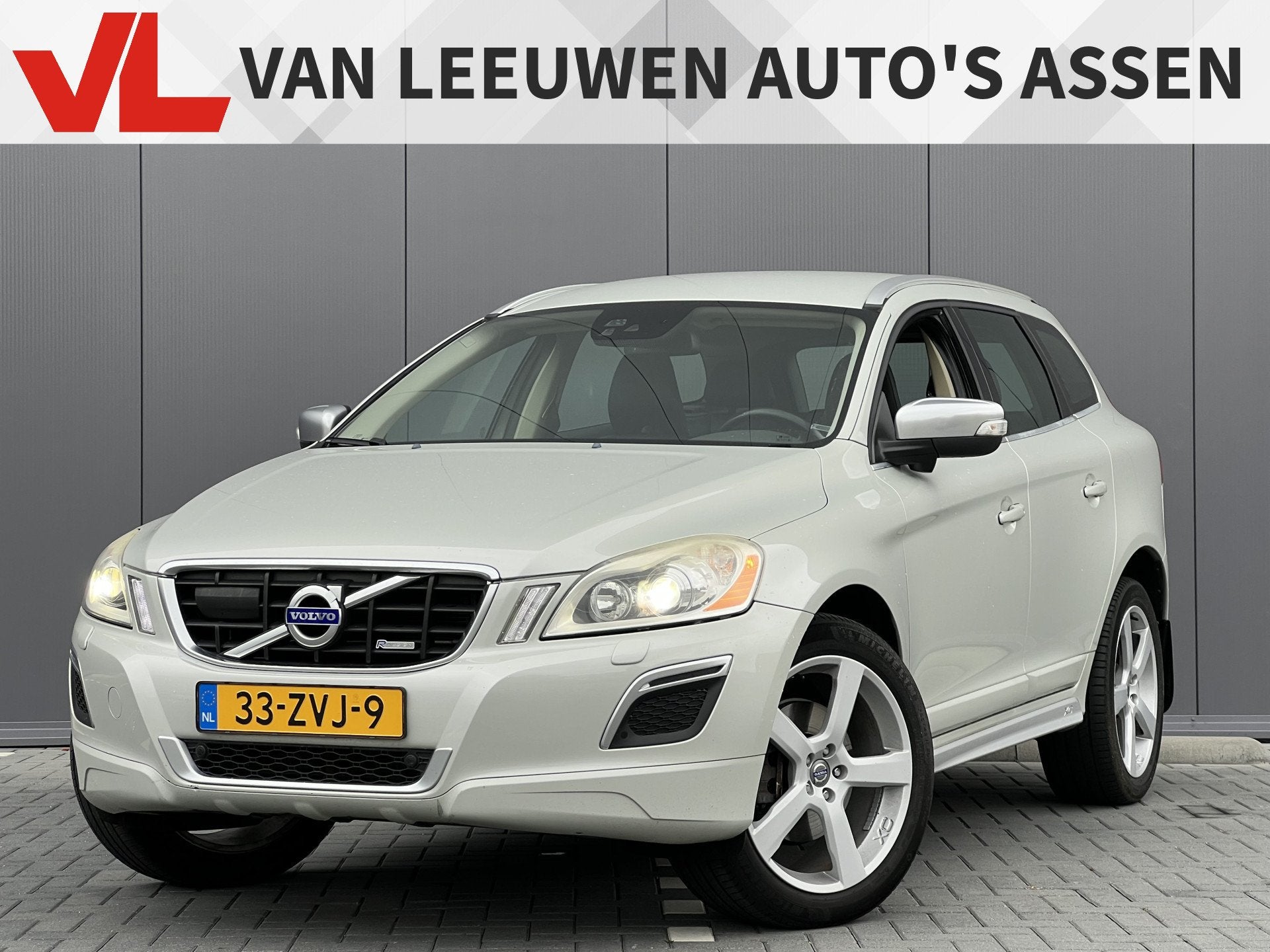 Volvo XC60 2.0 T5 R-Design | Nieuw binnen | Bomvol! | ACC |, Auto's, 4 cilinders, Met garantie (alle), 1598 kg, Wit