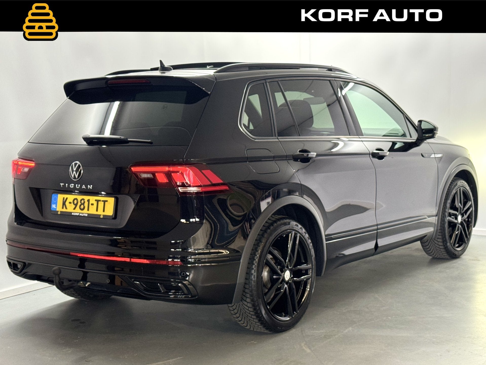 Volkswagen Tiguan 1.5 TSI R-Line Business+ DSG | Pano | Came, Auto's, 1441 kg, 4 cilinders, Leder en Stof, Zwart