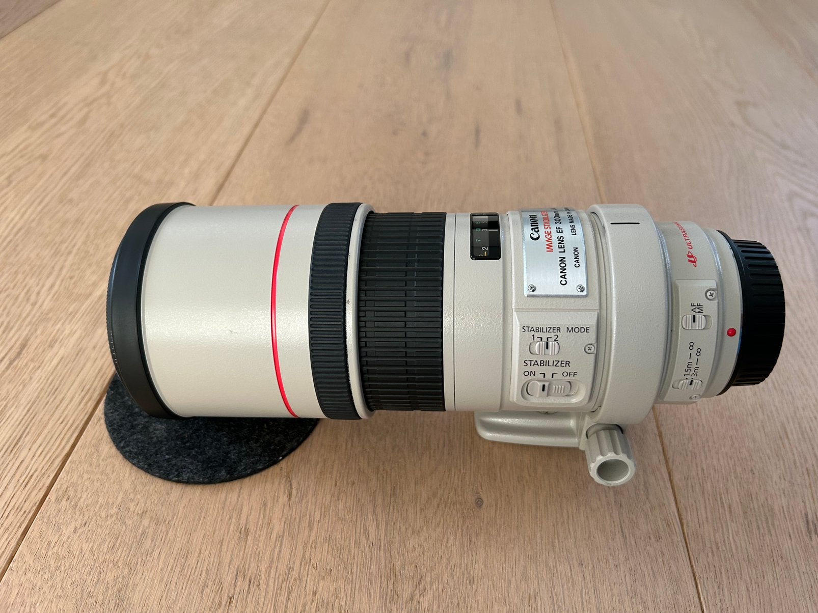 Canon L 300 mm , f 4.0 in nieuwstaat, Ophalen of Verzenden, Zo goed als nieuw, Telelens