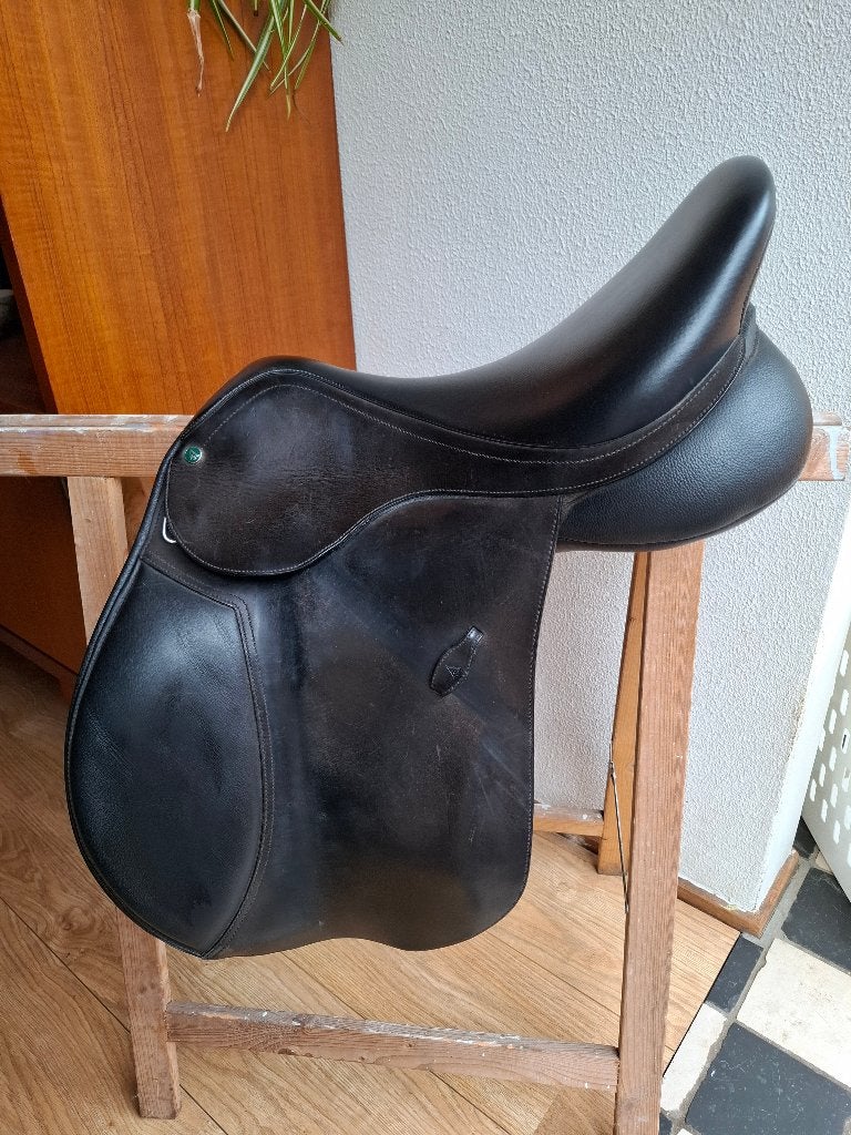 Arena veelzijdigheidszadel, zwart, 17,5 inch., Dieren en Toebehoren, Ophalen, L (17.5 inch), Zo goed als nieuw, Veelzijdigheid