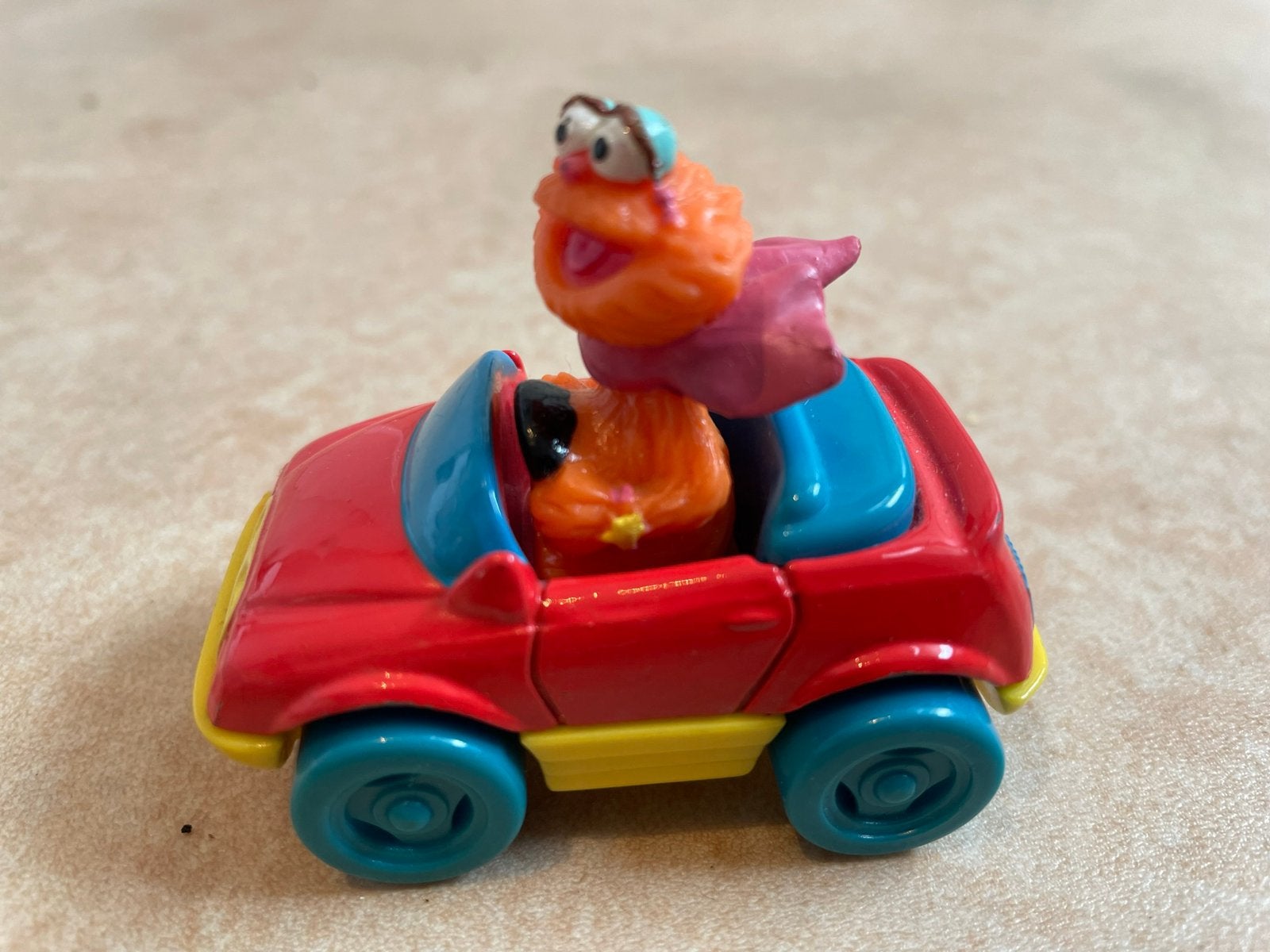 Tyco sesamstraat zoë figuurtje in auto, Ophalen of Verzenden