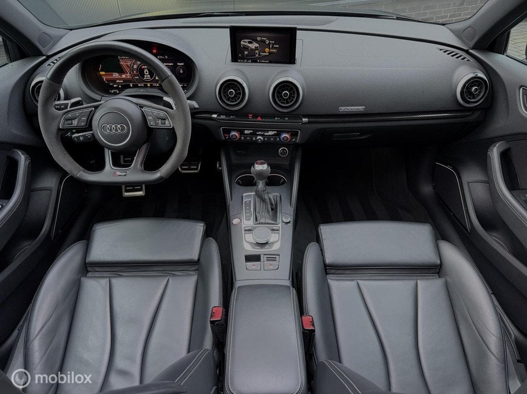 Audi RS3 2.5 TFSI RS3 Quattro|Milltek|pano|carbon|B&O|Vol!, Auto's, Audi, Automaat, Gebruikt, RS3, Met garantie (alle)