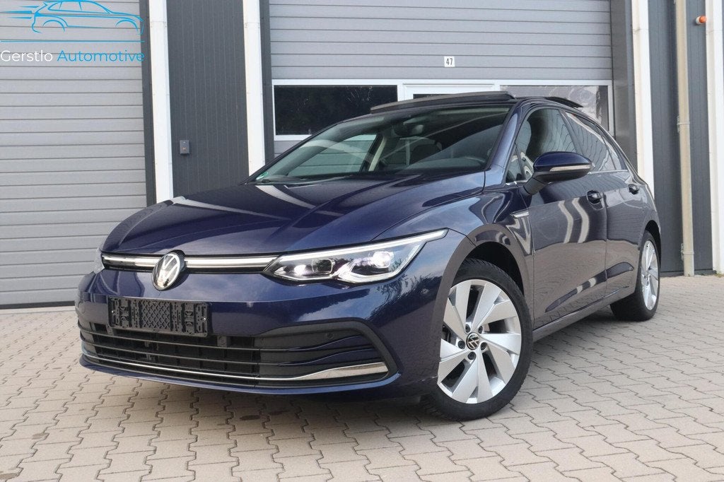 Volkswagen Golf 1.5 eTSI Pano Camera ACC Winterpakket, Stof, Zwart, 4 cilinders, Blauw