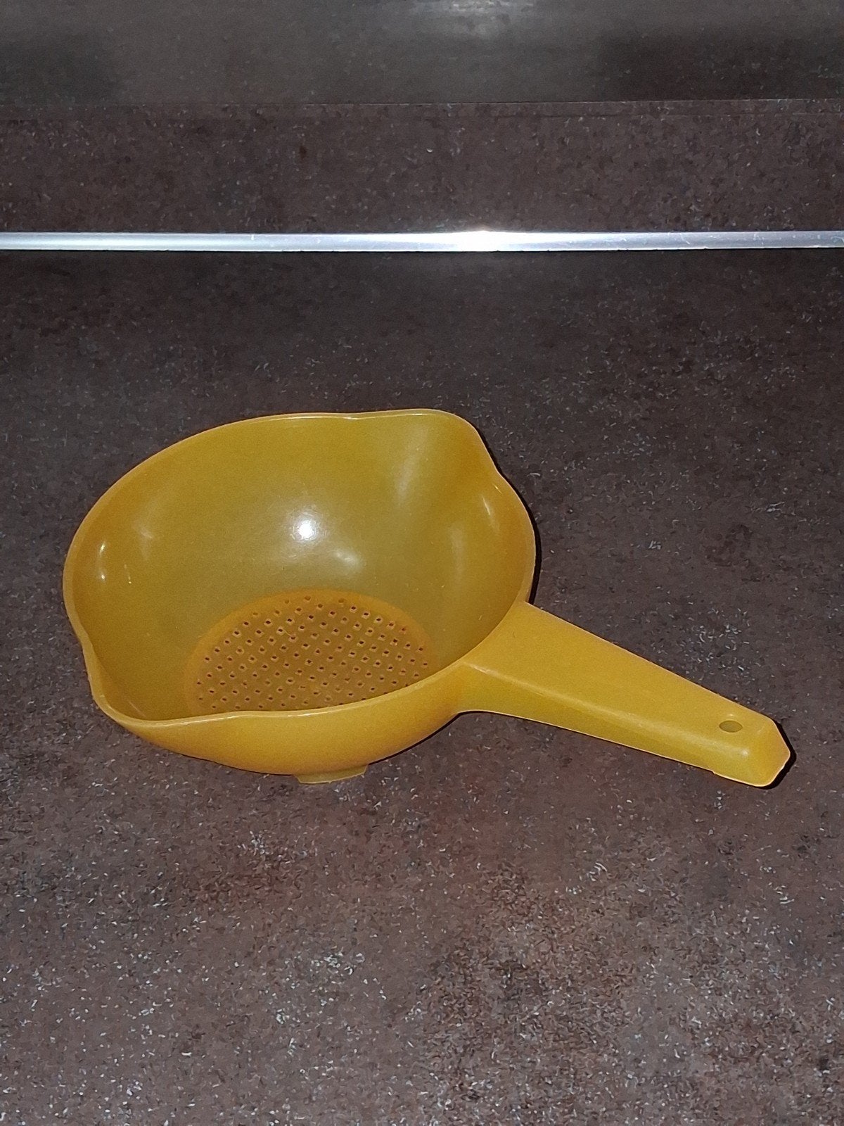 tupperware handvergiet / vergiet geel, Ophalen of Verzenden, Geel, Schaal