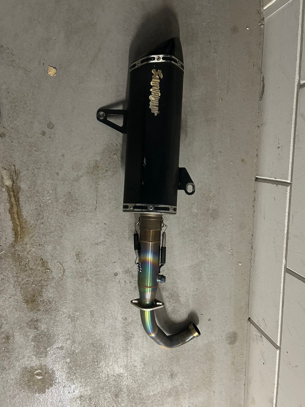 Xmax 300 akra, Ophalen