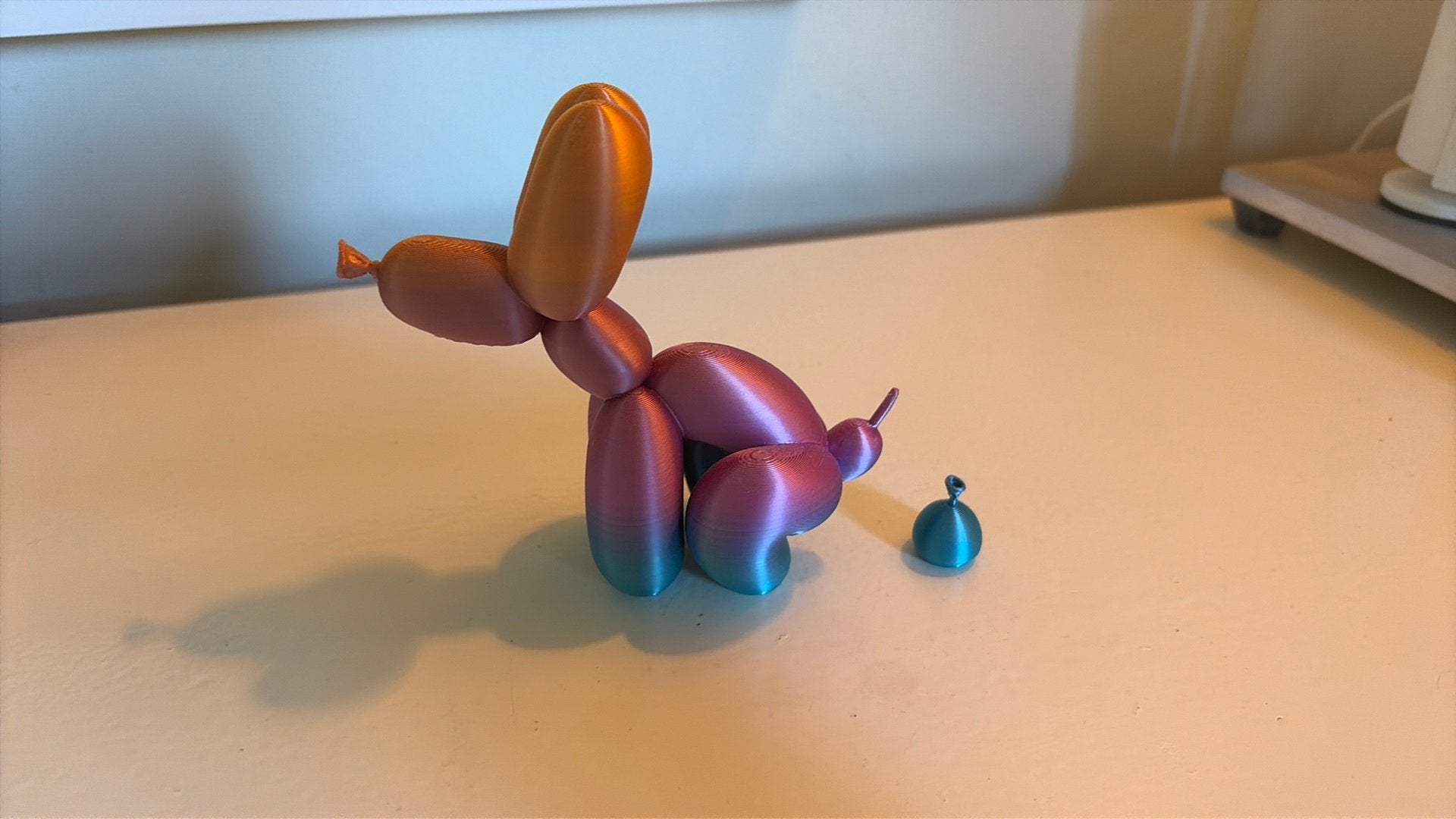 Rainbow pooping balloondog, Verzamelen, Beelden en Beeldjes, Ophalen of Verzenden, Nieuw, Dier