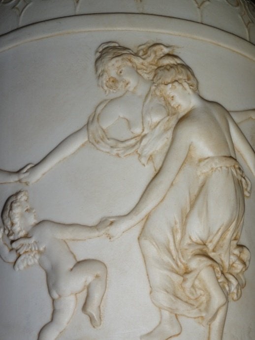 Koppel relief vazen karl ens Volkstedt 1900, Antiek en Kunst, Antiek | Vazen, Ophalen