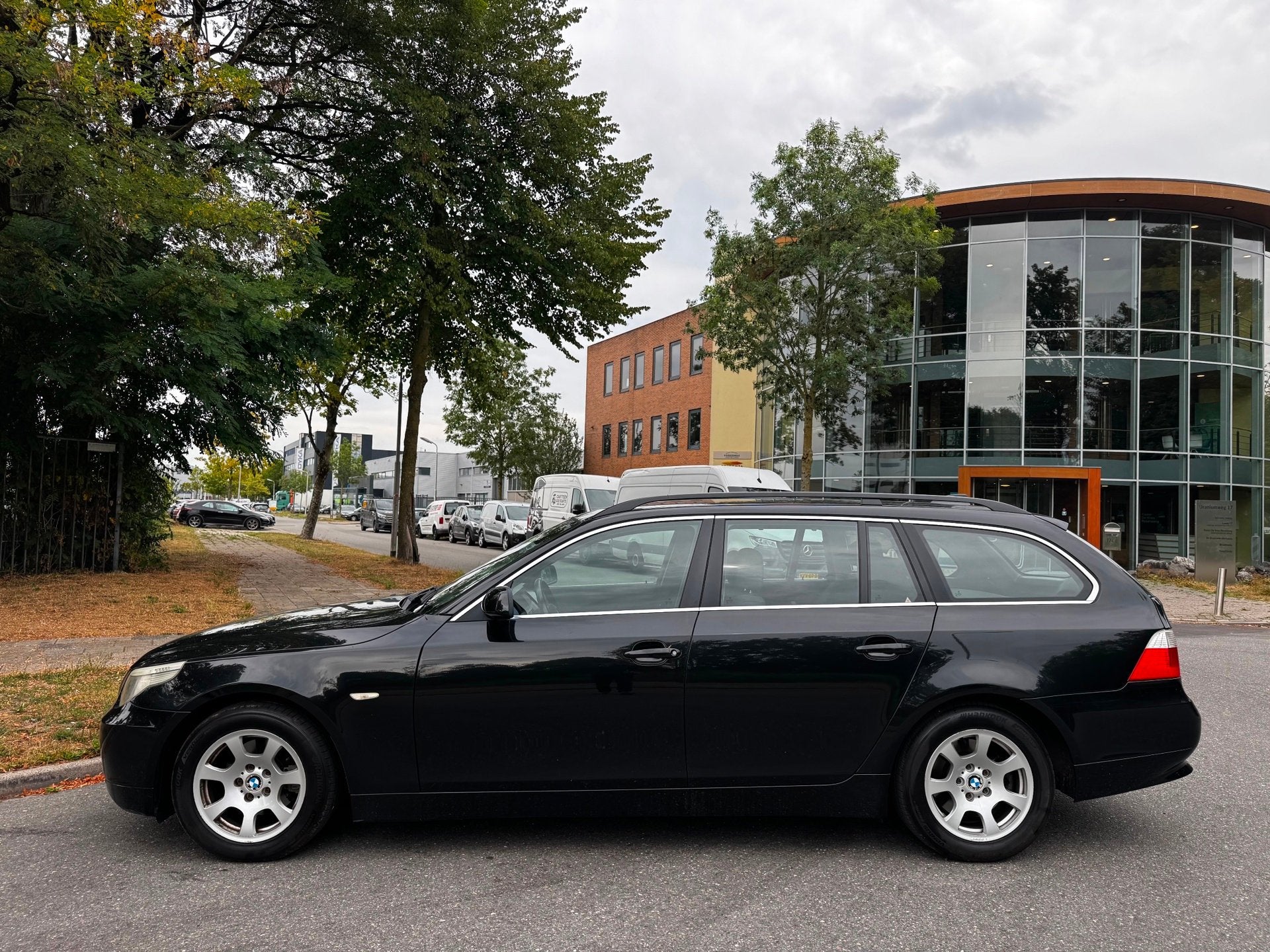 BMW 5-serie Touring 523i Executive|INRUILKOOPJE, Auto's, Automaat, Achterwielaandrijving, 2497 cc, Zwart