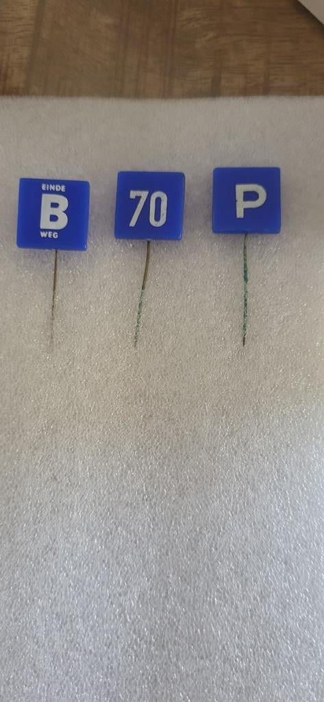 Vintage Verkeersbord Speldjes - Einde B Weg, 70, P, Ophalen of Verzenden, Gebruikt, Overige onderwerpen, Speldje of Pin