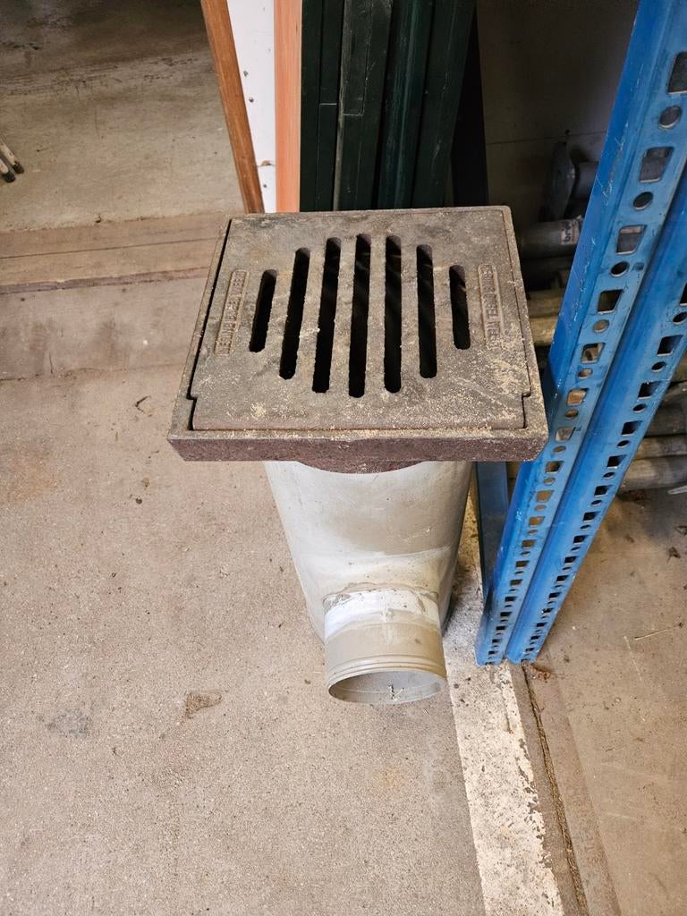 Gietijzeren afvoerput met PVC aansluiting, Gebruikt, Ophalen of Verzenden, Minder dan 2 meter, 80 mm of meer