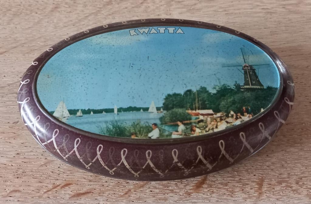 Vintage brocante ovaal blikje zeilboten Kwatta Breda Holland, Ophalen of Verzenden, Gebruikt, Overige materialen