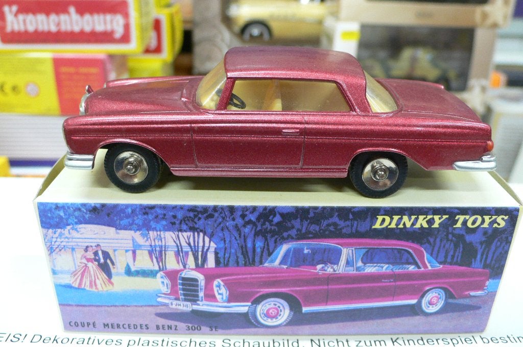 mercedes coupe 220se - dinky toys/atlas #533-doosje verkleur, Verzenden, Zo goed als nieuw, Auto, Dinky Toys