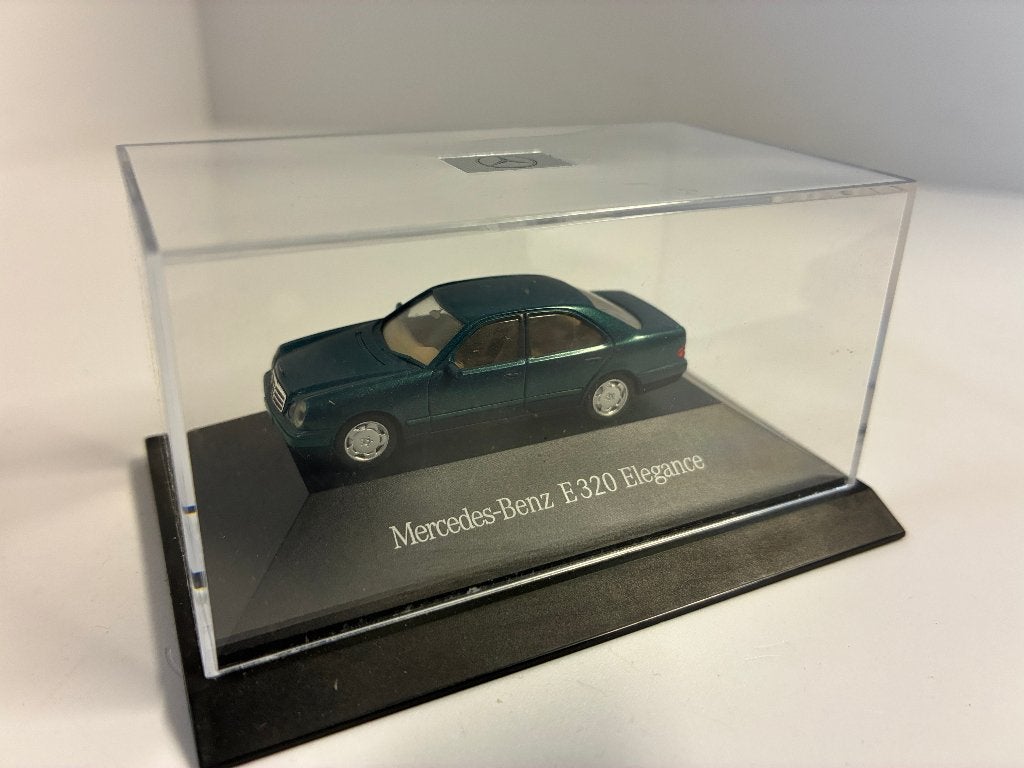 45991: Mercedes-Benz E 320 Elegance - Dealer edition 1:87, Herpa@herpa.de, Auto, Leonrodstraße 46-47, 90599 Dietenhofen, Germany