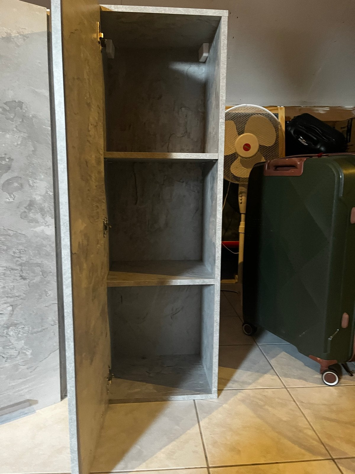 Nieuwe wandkasten met betonlook - 2 stuks
