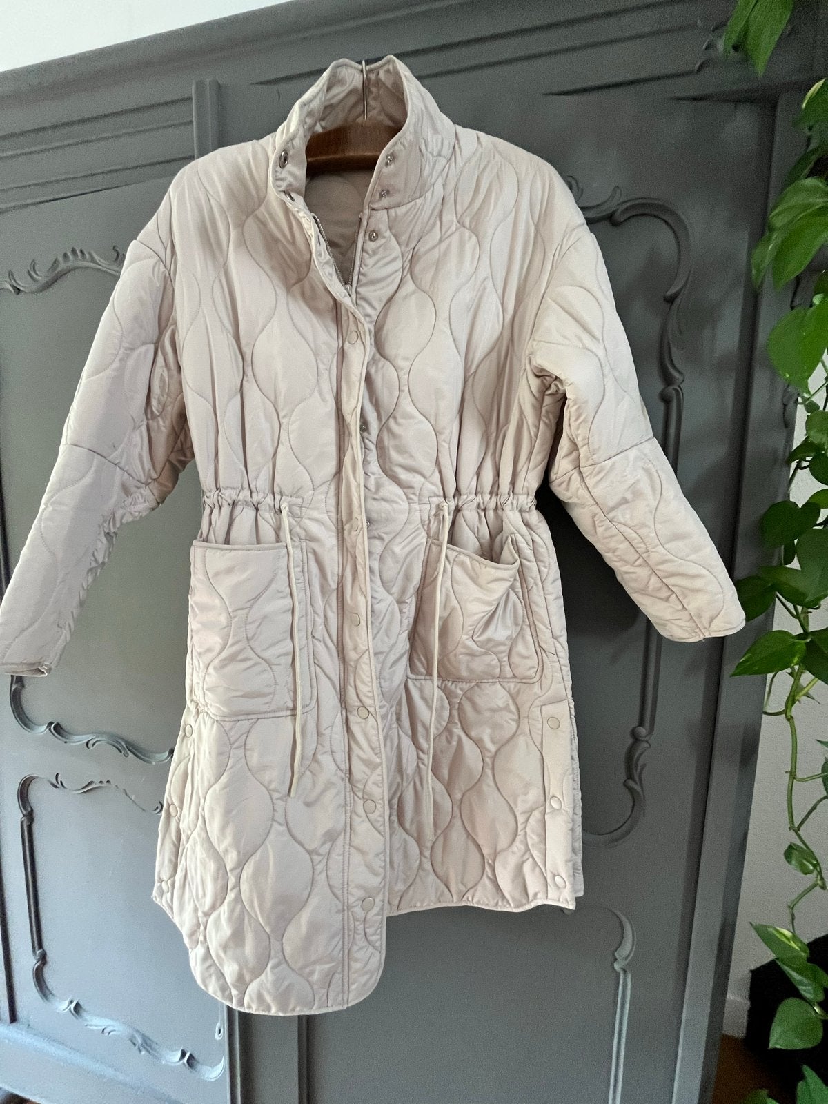 Lichtgewicht gewatteerde jas met trekkoord - Maat M, Kleding | Dames, Ophalen of Verzenden, Gedragen, Maat 38/40 (M), Beige