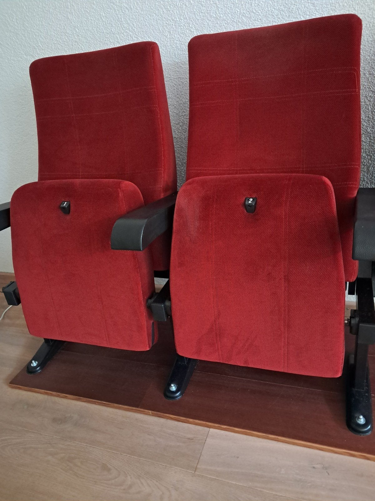 2 bioscoopstoelen 2 stuks bioscoop stoel, Ophalen, Gebruikt, Rood, Twee