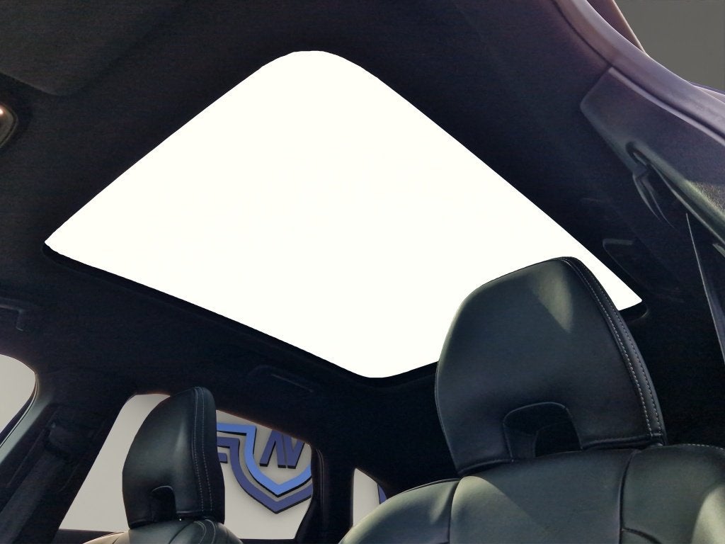 Volvo V40 2.0 T4 R-Design 190 PK Panodak - Trekhaak - NL Aut, Auto's, 12 maanden, Gebruikt, Euro 6, 4 cilinders