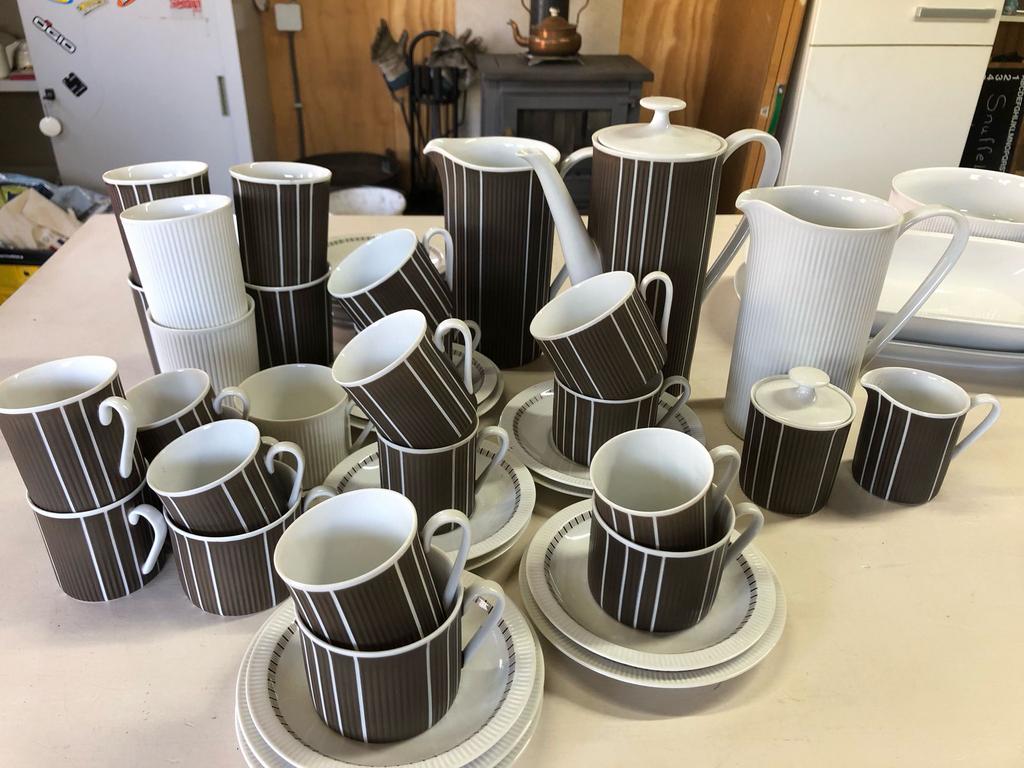 Arzberg koffie-/theeservies en assortiment dekschalen., Ophalen, Gebruikt, Keramiek, Overige stijlen