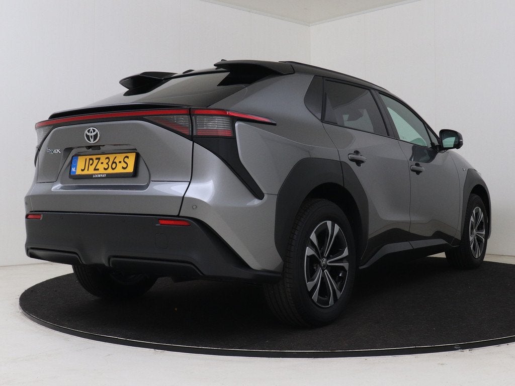 Toyota Bz4x Dynamic 71 kWh Bi-Tone + Panoramisch dak, Auto's, Toyota, 12 maanden, Stof, Origineel Nederlands, 204 pk