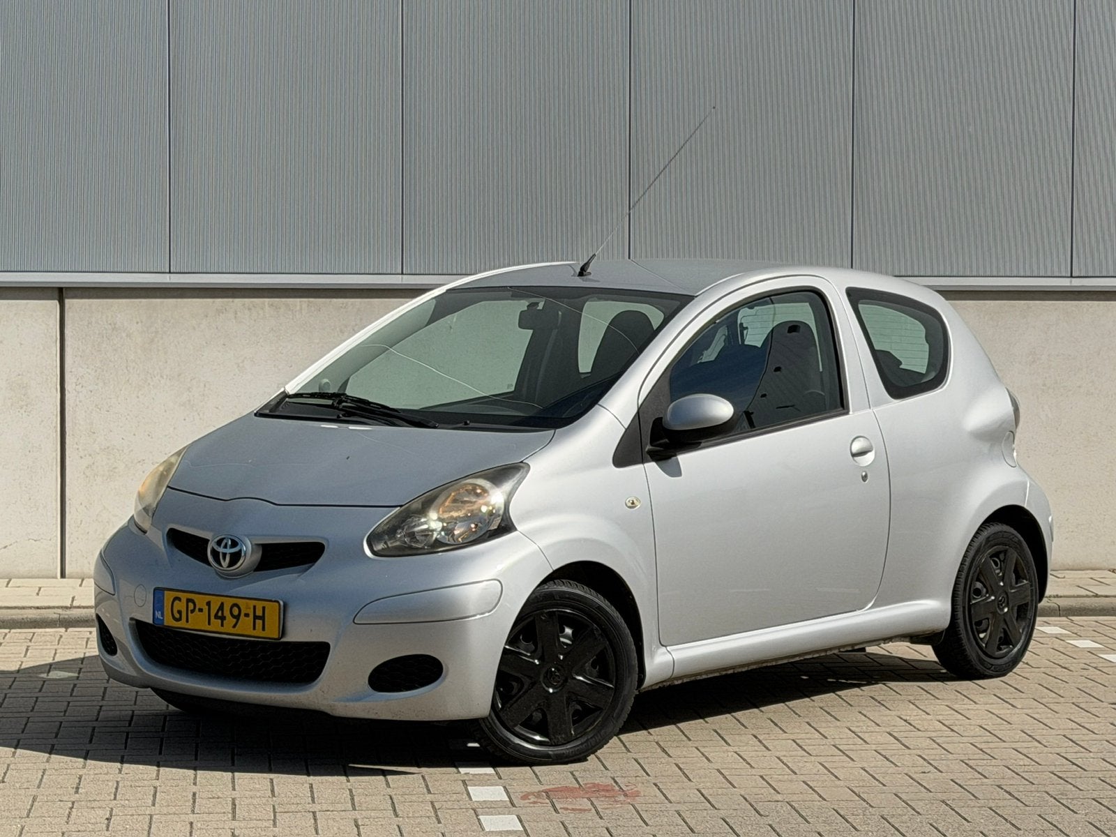 Toyota Aygo 1.0  2009 Grijs Nieuwe APK, Voorwielaandrijving, Stof, Zwart, 4 stoelen