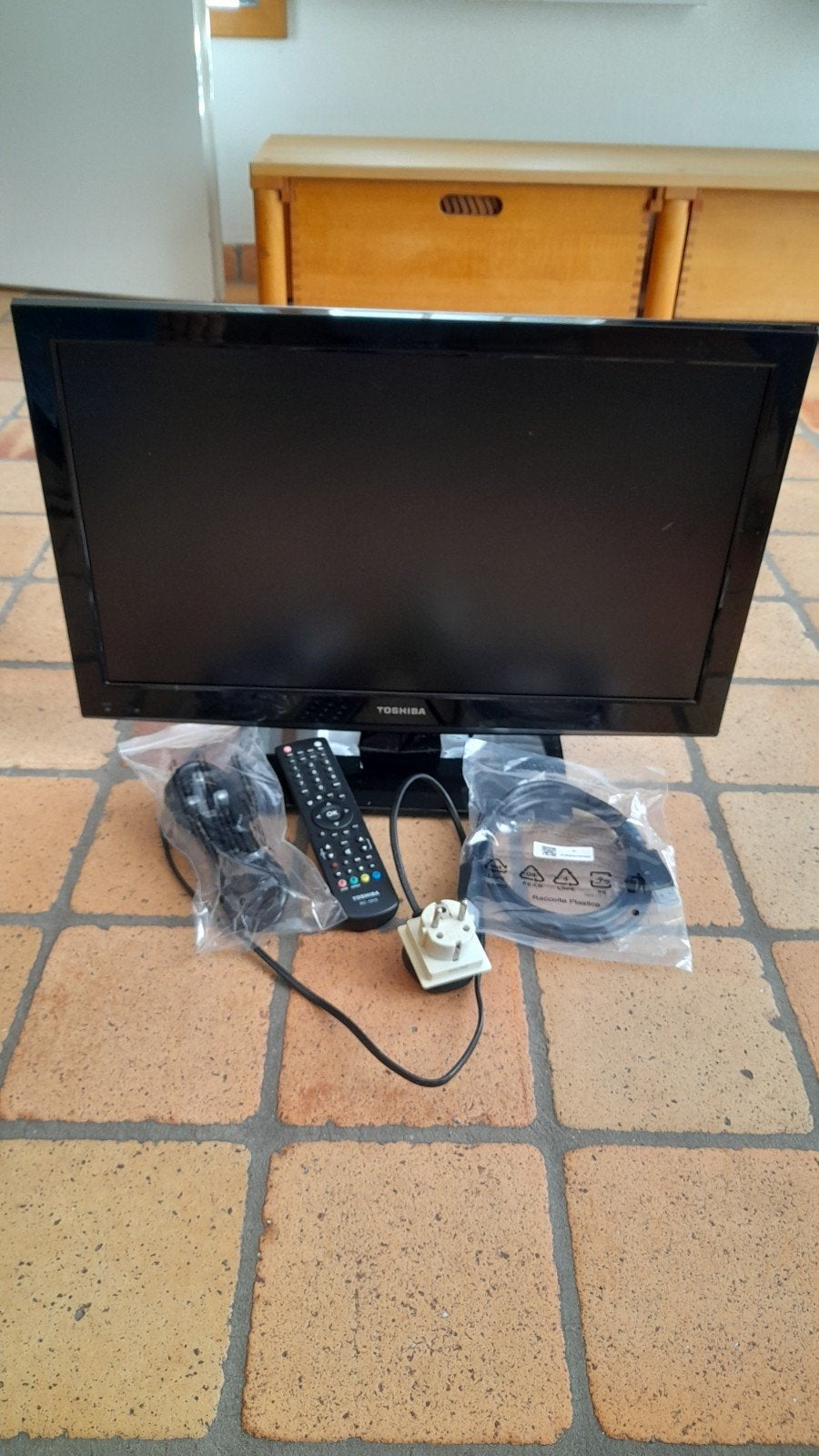 Toshiba LCD TV met ingebouwde DVD-speler - Model 22DL702B, Ophalen, 40 tot 60 cm, Gebruikt, Toshiba