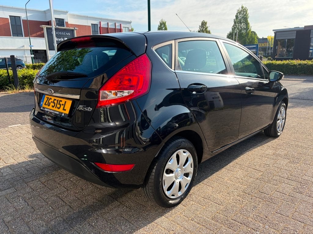 Ford Fiesta 1.4 Ghia, Stoelverw. Clima, Bluetooth, Auto's, Voorwielaandrijving, Euro 5, Zwart, Bedrijf