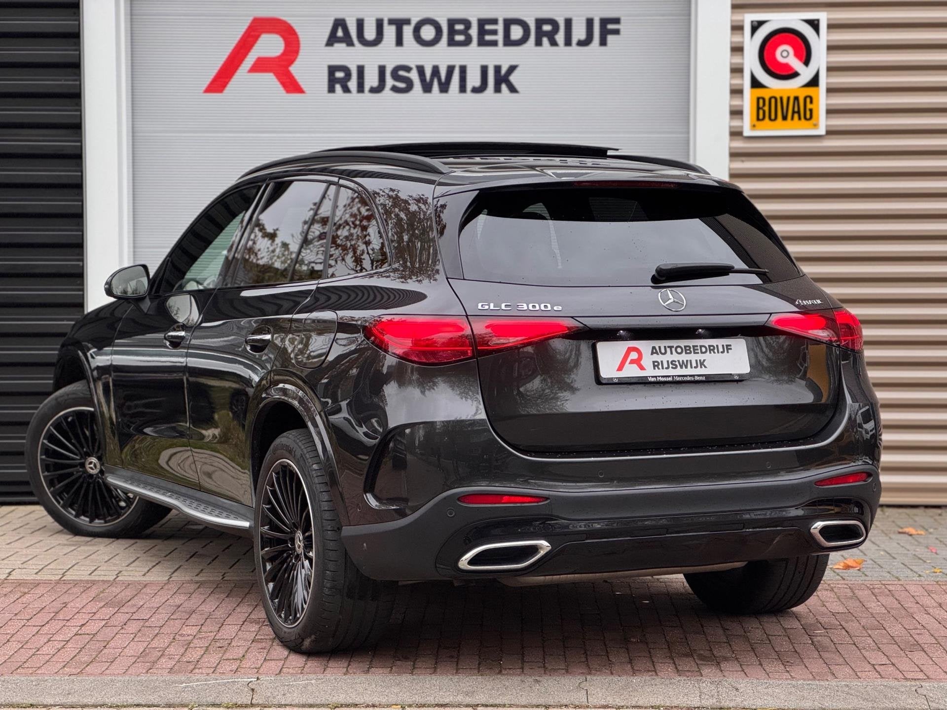 Mercedes-Benz GLC-klasse 300e 4MATIC AMG Line Pano/360/Memor, Auto's, Automaat, Gebruikt, Euro 6, Plug-in hybride