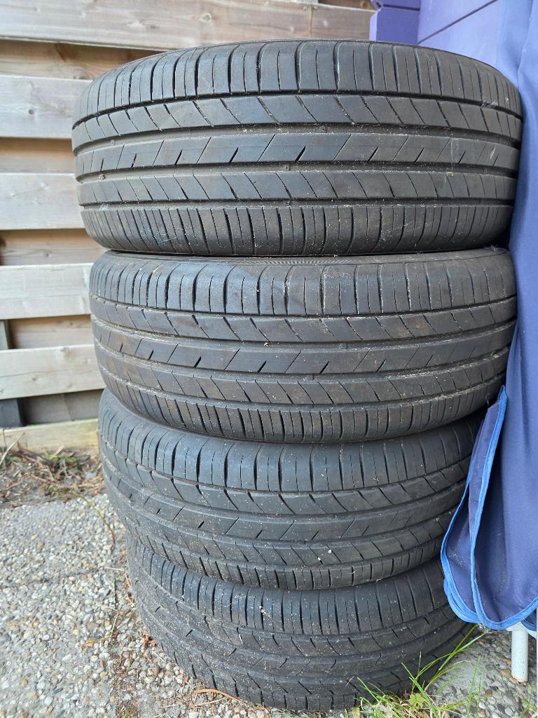 Kumho HS52 zomerbanden 1 maand gebuikt (8mm profiel alle 4), Ophalen, Gebruikt, 17 inch, 205 mm