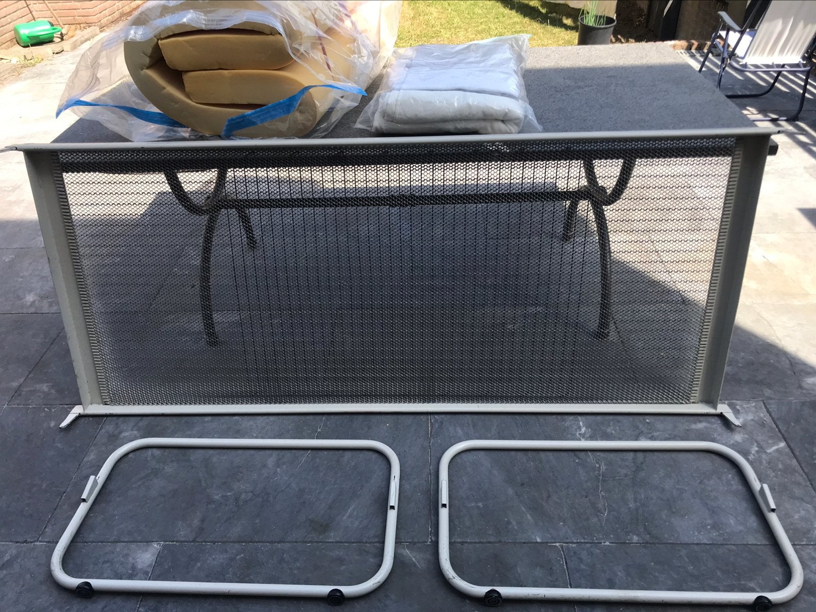 TE KOOP: metalen 1 persoons bed + matras en hoeslaken, Ophalen, Gebruikt, Eenpersoons, 80 cm