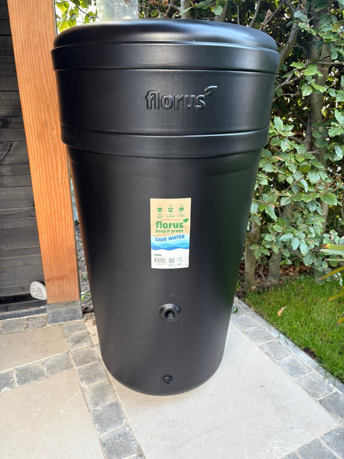 Nieuwe regenton met kraantje 200 liter, Tuin en Terras, 150 liter of meer, Ophalen of Verzenden, Nieuw, Met kraantje