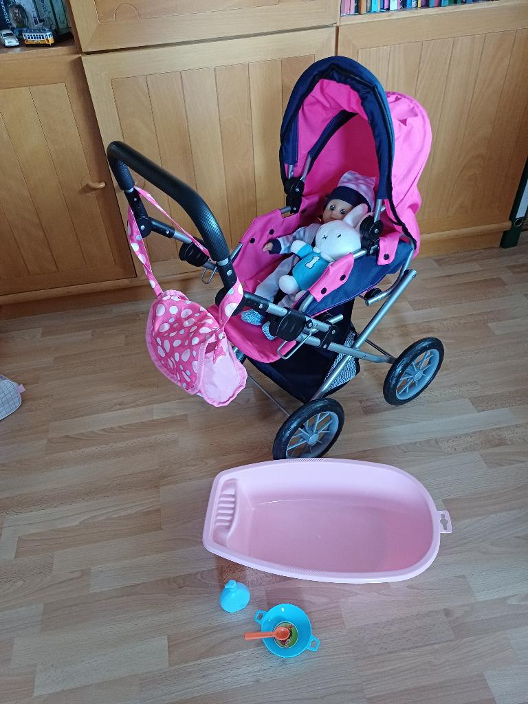 Poppenwagen,  pop en uitgebreide verzorging set, Kinderen en Baby's, Speelgoed | Poppen, Verzenden, Zo goed als nieuw, Babypop