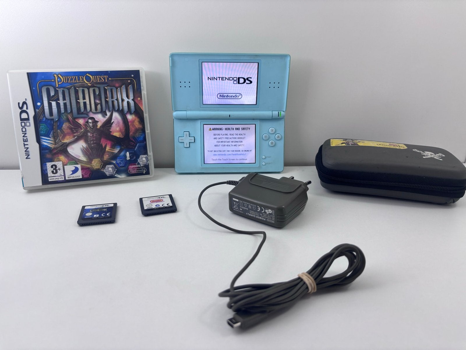 Nintendo DS Lite Aqua Blauw met games en hoesje, Spelcomputers en Games, Spelcomputers | Nintendo DS, Blauw, Ophalen of Verzenden