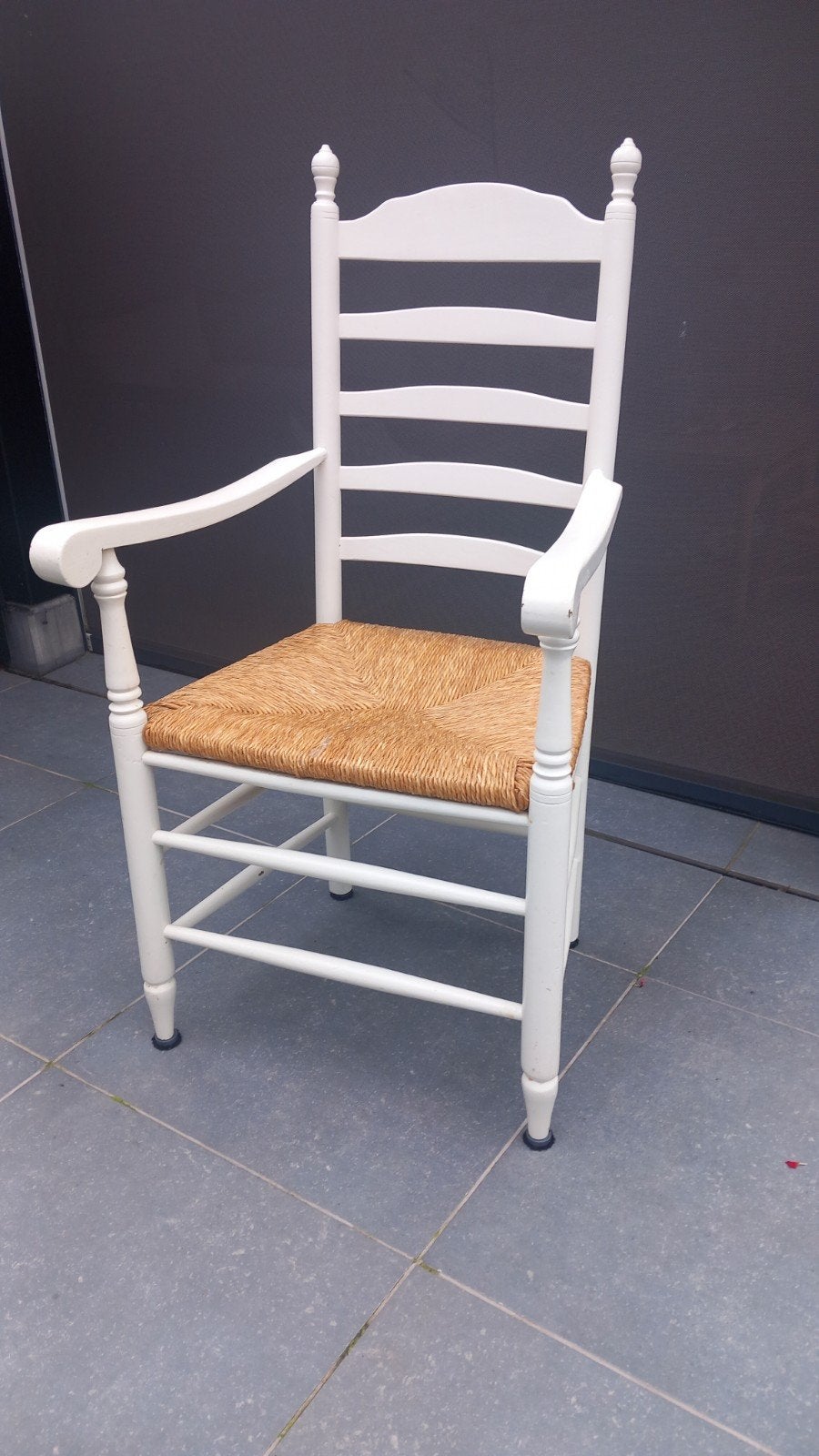 Gratis.  witte houten stoel met rieten zitting, Huis en Inrichting, Ophalen, Gebruikt, Wit, Eén