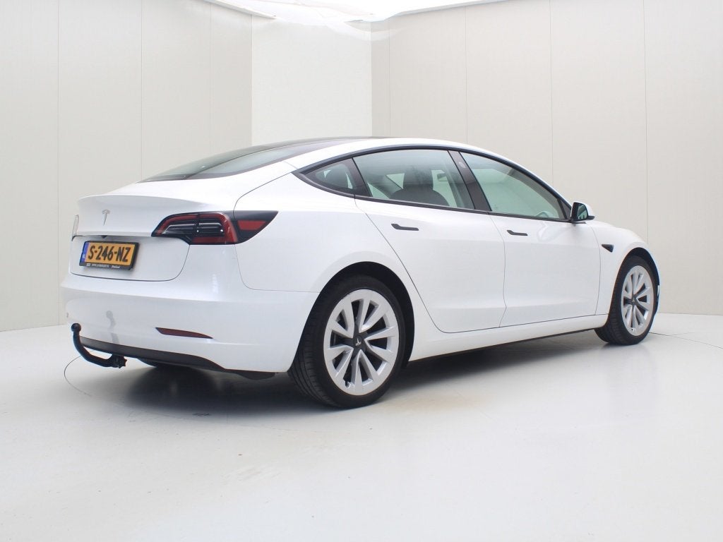 Tesla Model 3 Standard RWD Plus UPGRADE 92.3% SoH [ TREKHAAK, Auto's, Automaat, Gebruikt, Wit, Origineel Nederlands