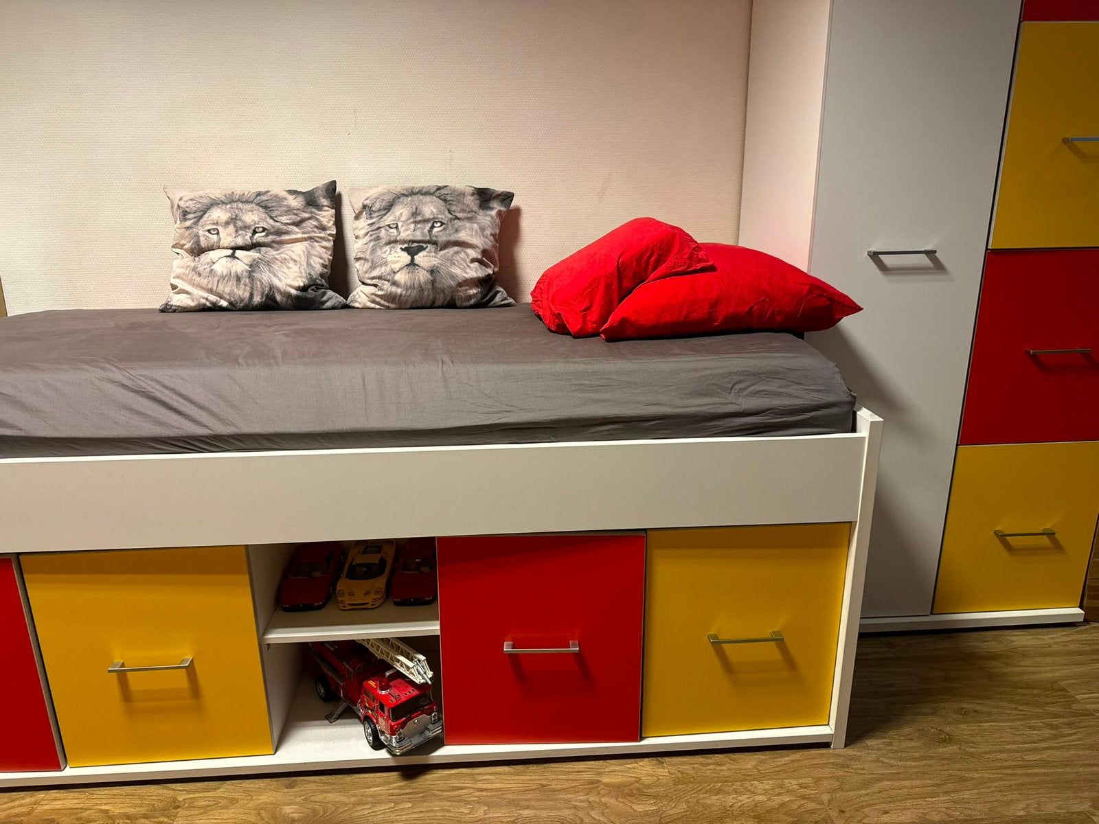 Bed + kledingkast voor jongens slaapkamer (zie beschrijving), Huis en Inrichting, Slaapkamer | Complete slaapkamers, Zo goed als nieuw