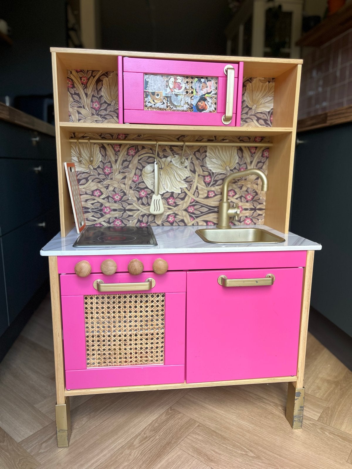 Unieke roze speelkeuken met gouden details, Ophalen, Zo goed als nieuw, Hout, Speelkeuken