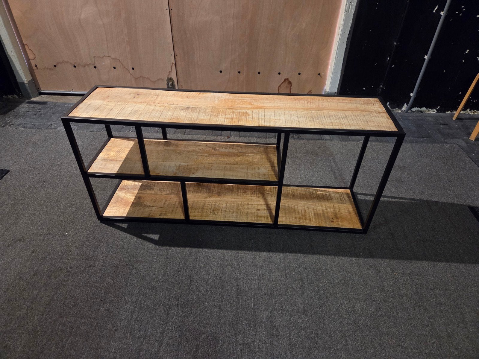 Industriële TV-meubel/dressoir van mangohout en metaal, Huis en Inrichting, Gebruikt, 100 tot 150 cm, Minder dan 100 cm, 25 tot 50 cm