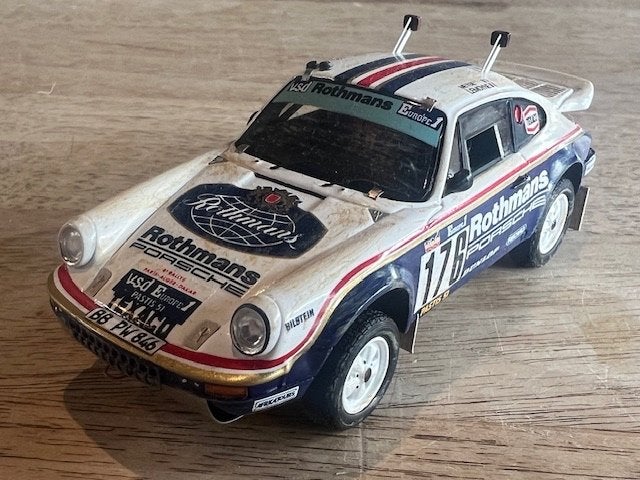 Porsche 911 Dakar rally 1984 winnaar miniatuur 1:43, Hobby en Vrije tijd, Ophalen of Verzenden, Zo goed als nieuw, Auto, Overige merken