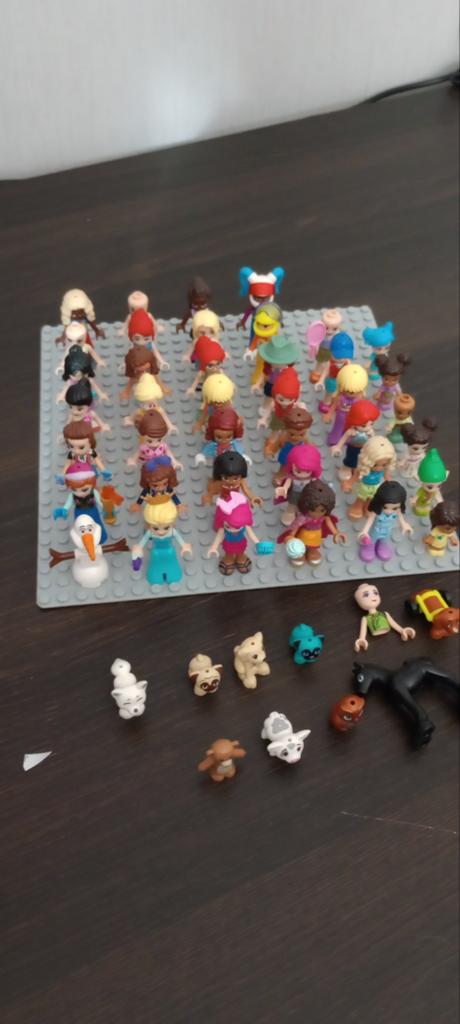 Veertig Lego Friends poppetjes en accessoires, Ophalen of Verzenden, Gebruikt, Overige merken