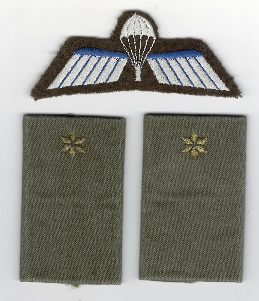 Insigne parachutespringen en strepen 2e Luitenant., Ophalen of Verzenden, Landmacht, Nederland, Embleem of Badge