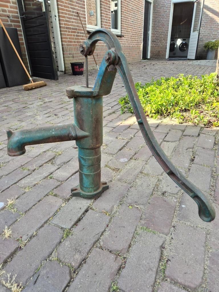 gietijzeren zwengelpomp, Ophalen, Gebruikt, Handmatig, Regentonpomp