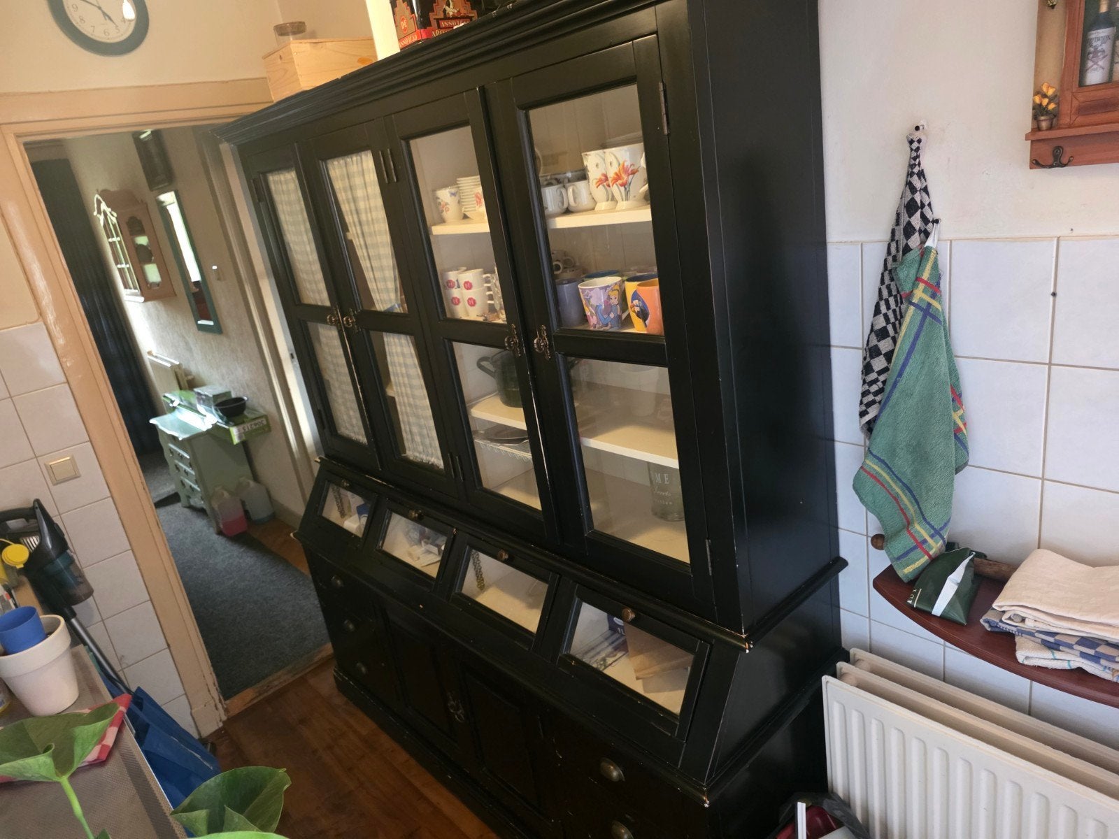 Houten kast met glazen deuren, Ophalen