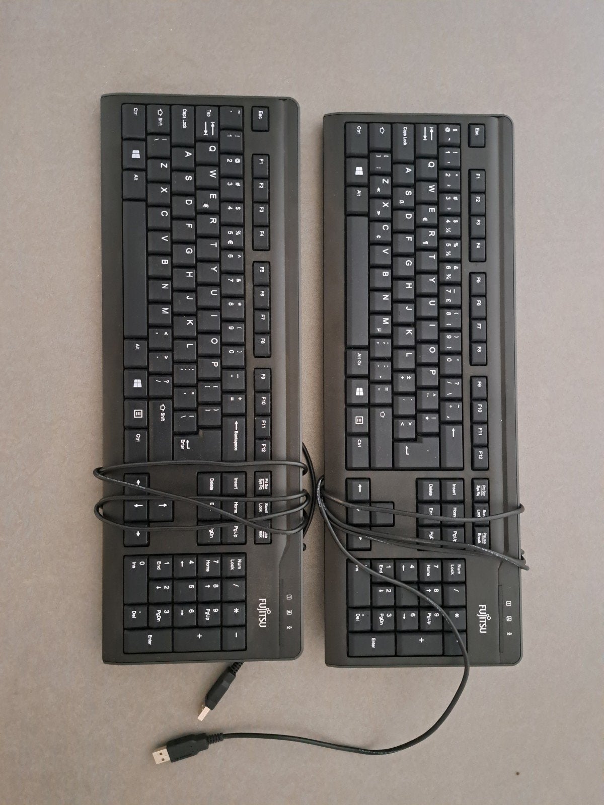 2x Fujitsu toetsenbord (bedraad, Qwerty), Computers en Software, Ophalen of Verzenden, Qwerty, Bedraad, Fujitsu
