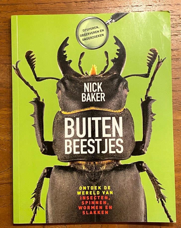 Buitenbeestjes - Nick Baker, Kosmos 2015 paperback, Boeken, Ophalen of Verzenden, Zo goed als nieuw, Non-fictie
