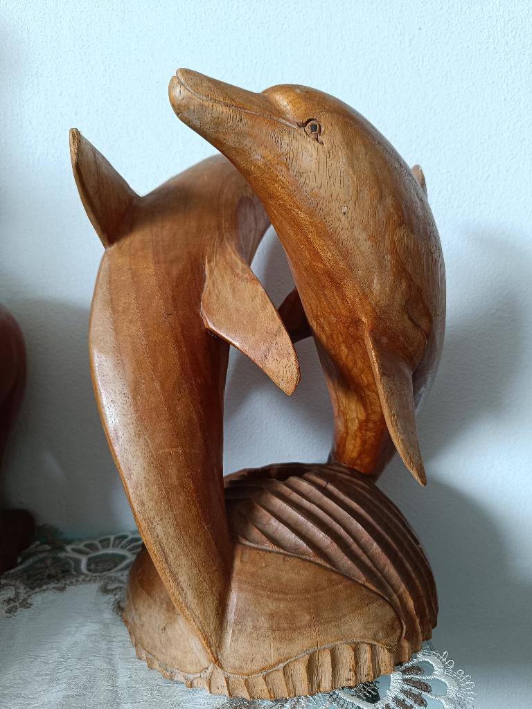 beeld dolfijnen hout, Houtsnijwerk, Ophalen of Verzenden, Handgemaakt, 20 - 50 cm