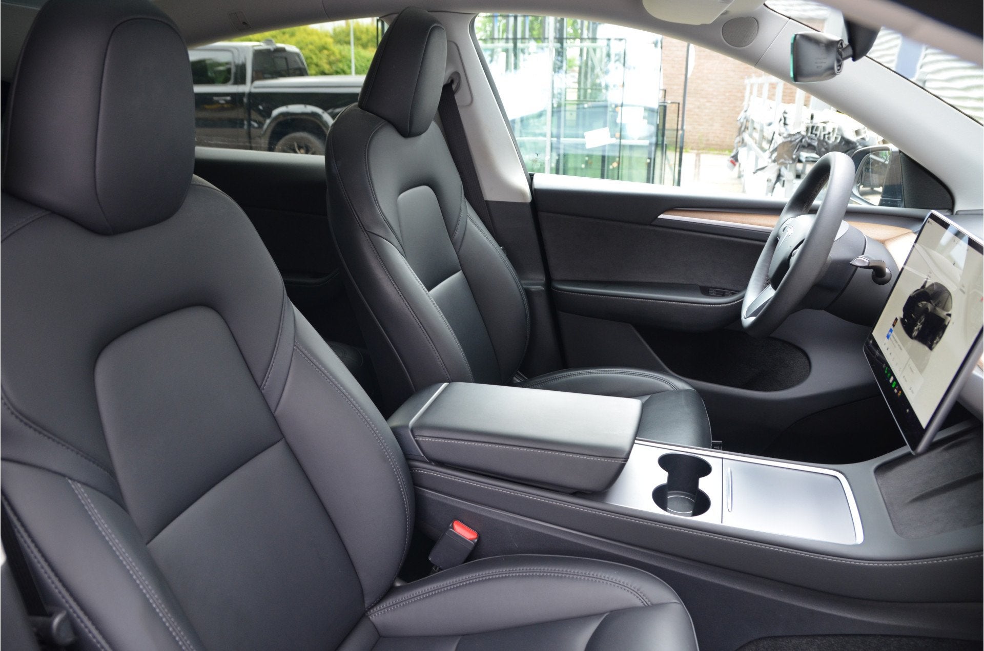 Tesla Model Y Long Range AWD 75 kWh Trekhaak (1.600kg) AutoP, Auto's, Automaat, 12 maanden, Gebruikt, Zwart